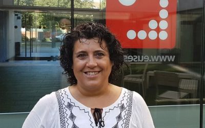 La professora Dra. Cristina Torres imparteix la ponencia de la XI edició del cicle “Ciència a la Taula”