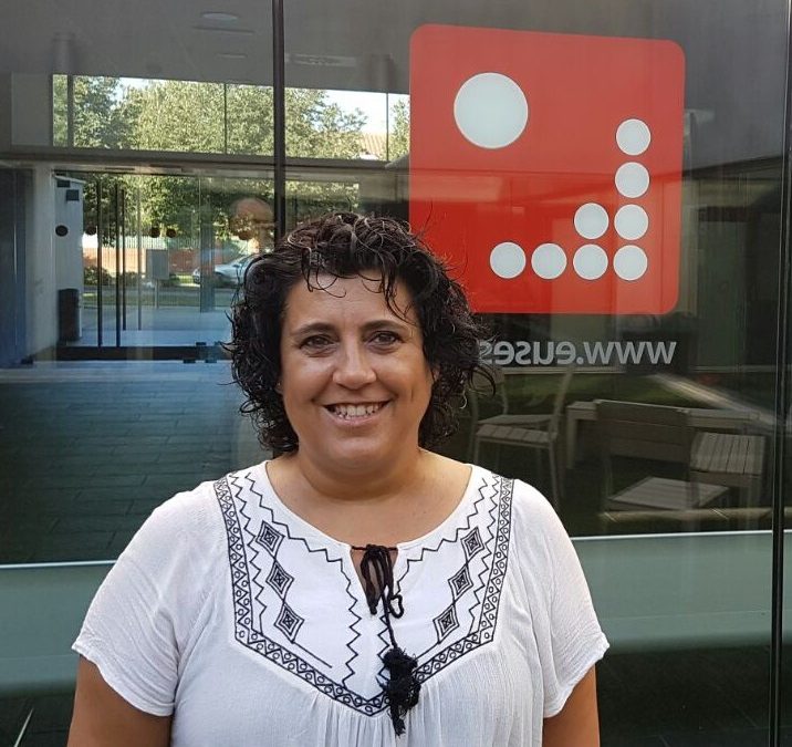 La professora Dra. Cristina Torres imparteix la ponencia de la XI edició del cicle “Ciència a la Taula”