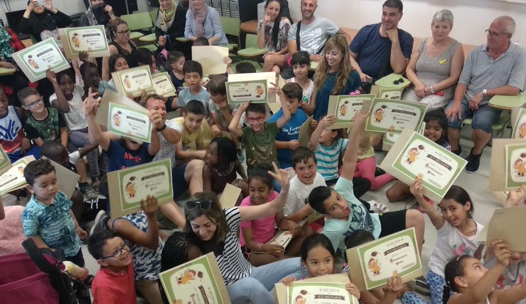 Entrega del diploma de petit inverstigador als alumnes de les escoles Les Arrels i Gegant del Rec de Salt i Puig d’Arques, Aldric i La Salle de Cassà que han col·laborat en el projecte PEHC